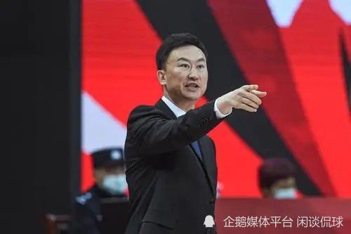 有人盯着郭磊，脱口便厉声质问：安德烈说的是不是真的？。